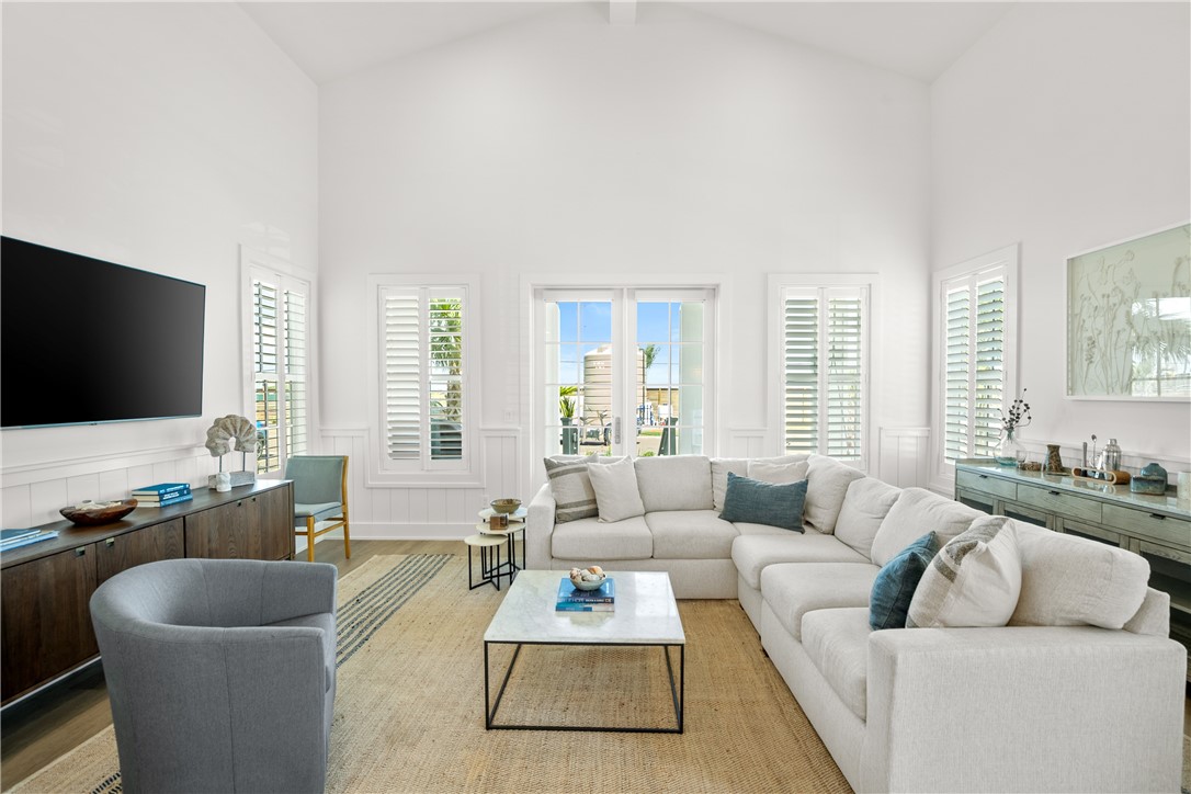 320 S Shore Dr