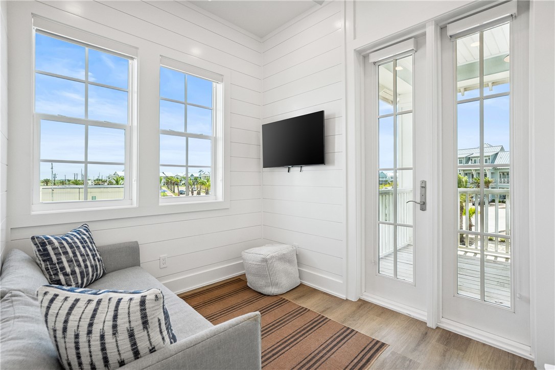 320 S Shore Dr