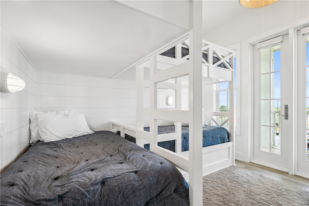 320 S Shore Dr