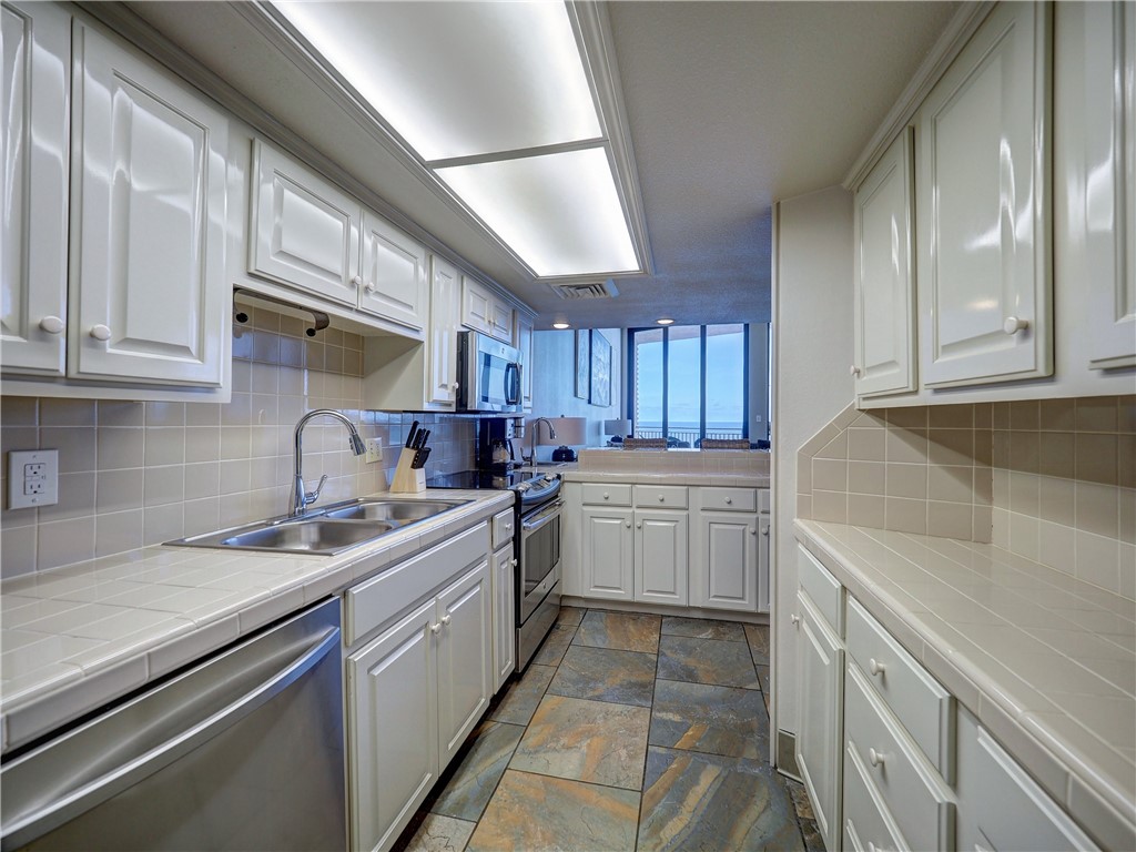 6649 Seacomber Dr 1110