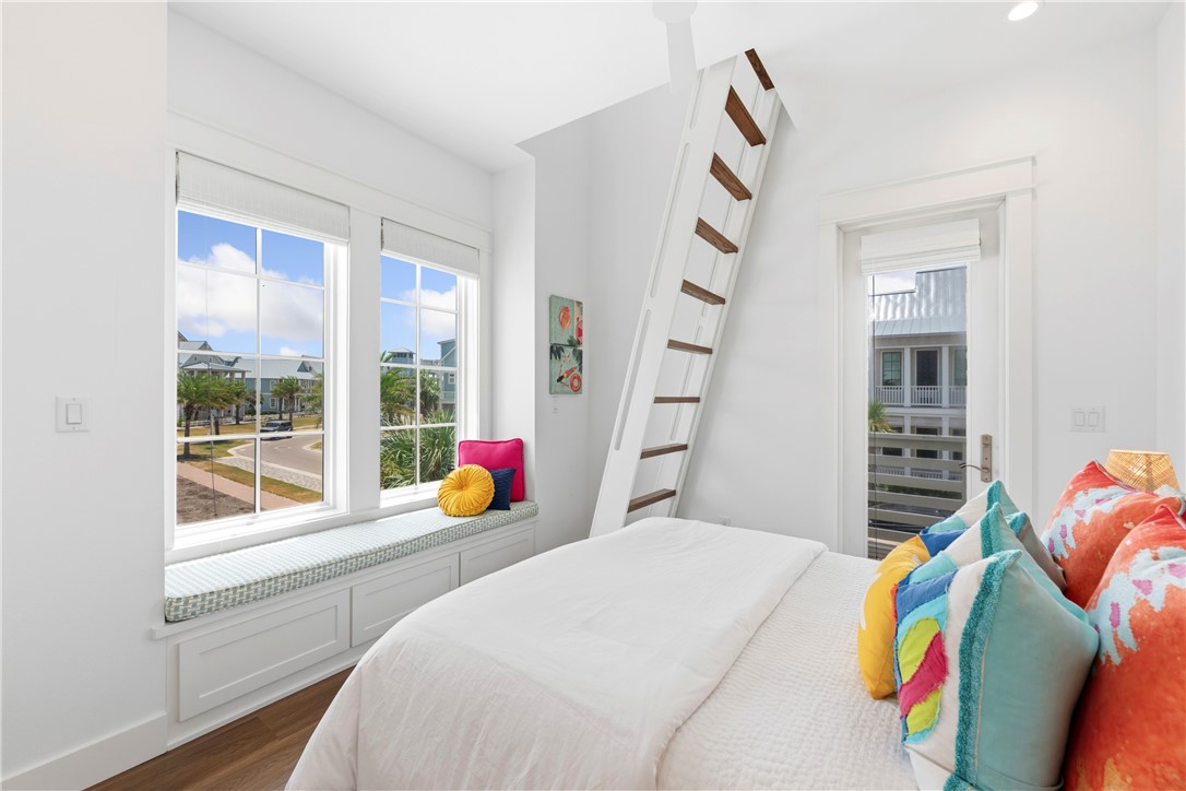 580 S Shore Dr