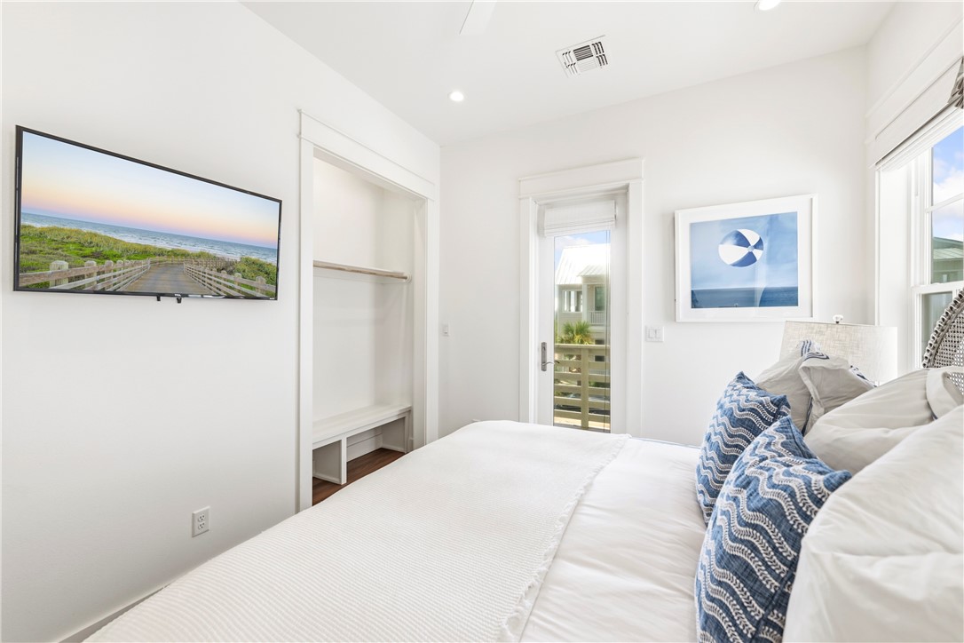 580 S Shore Dr