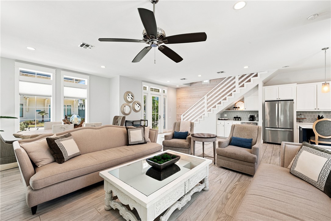 716 Sunrise Ave