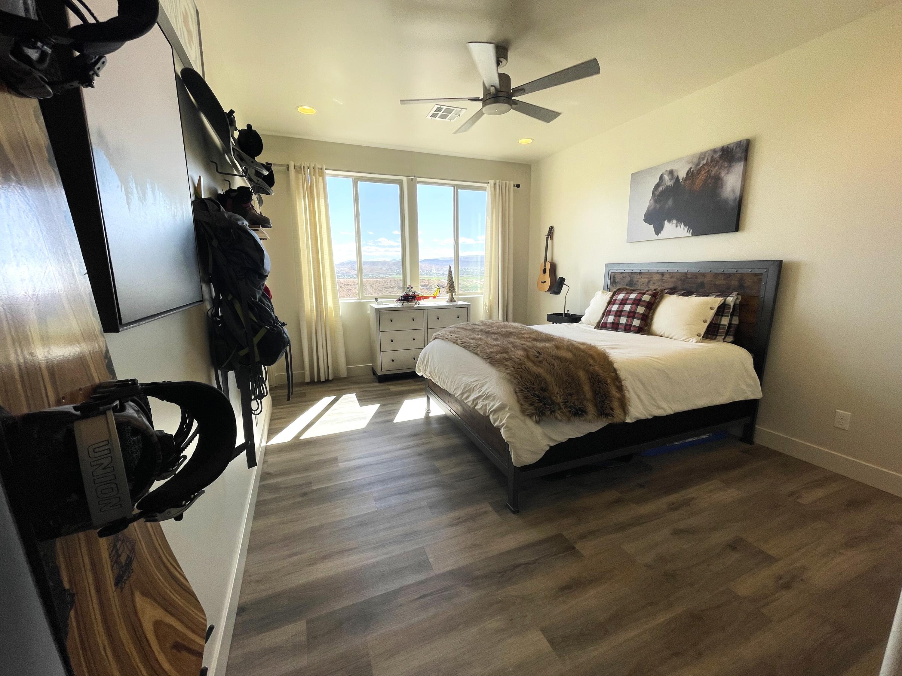 851 S Five Sisters DR