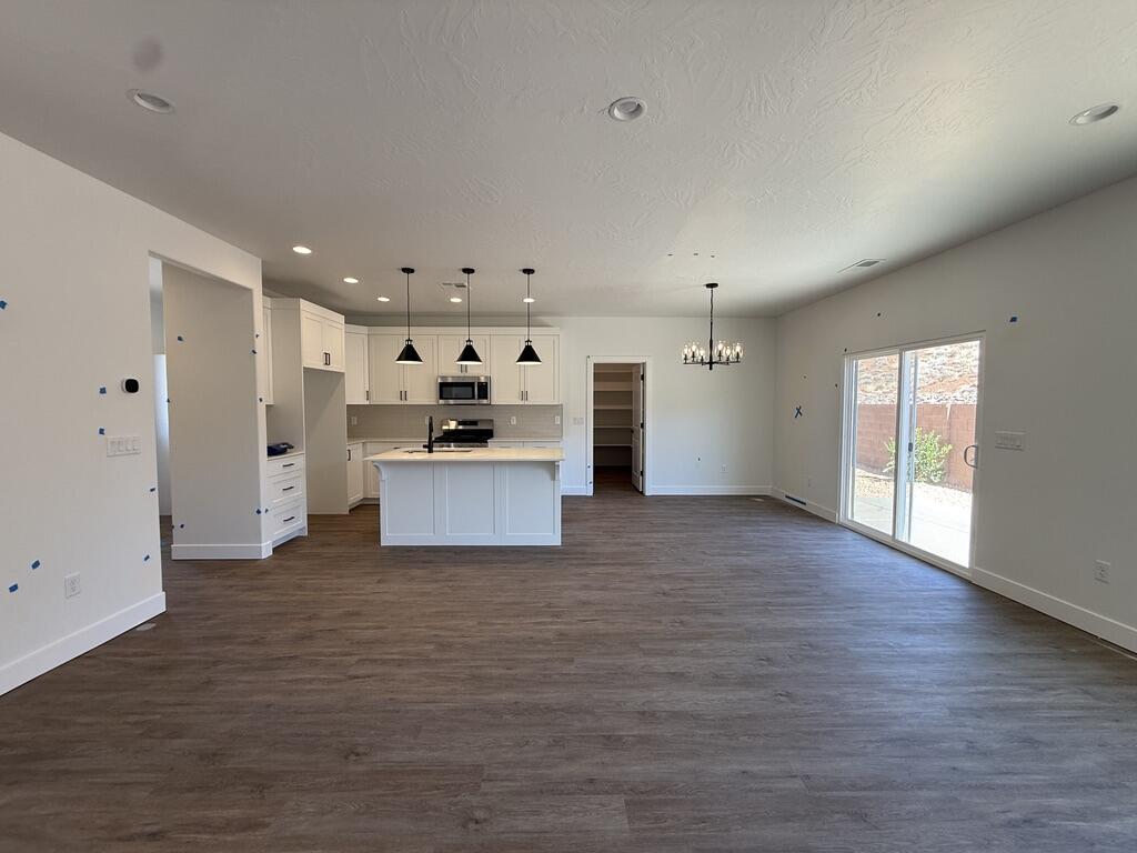 4214 E El Capitan Way