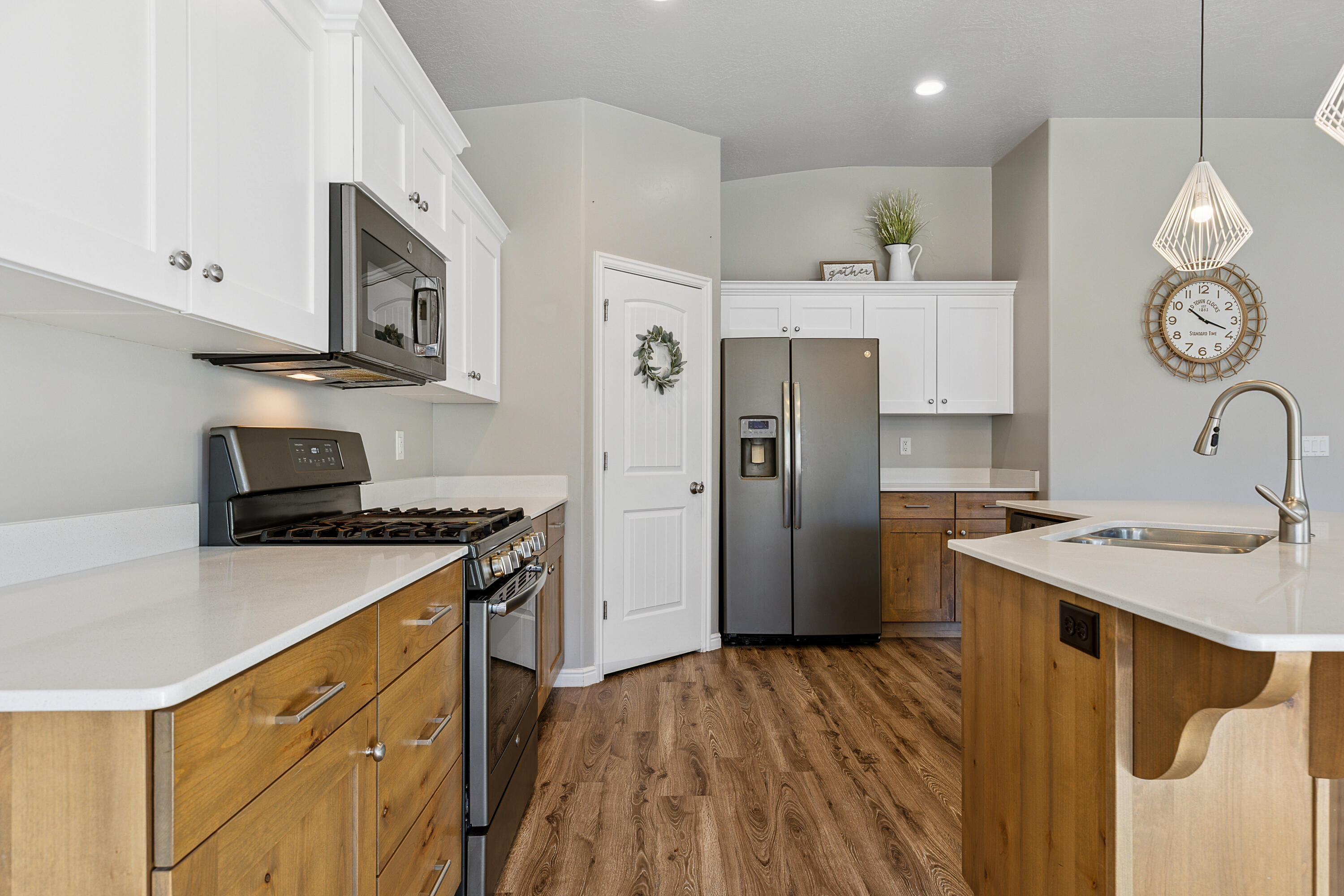 752 N 2850 ST W