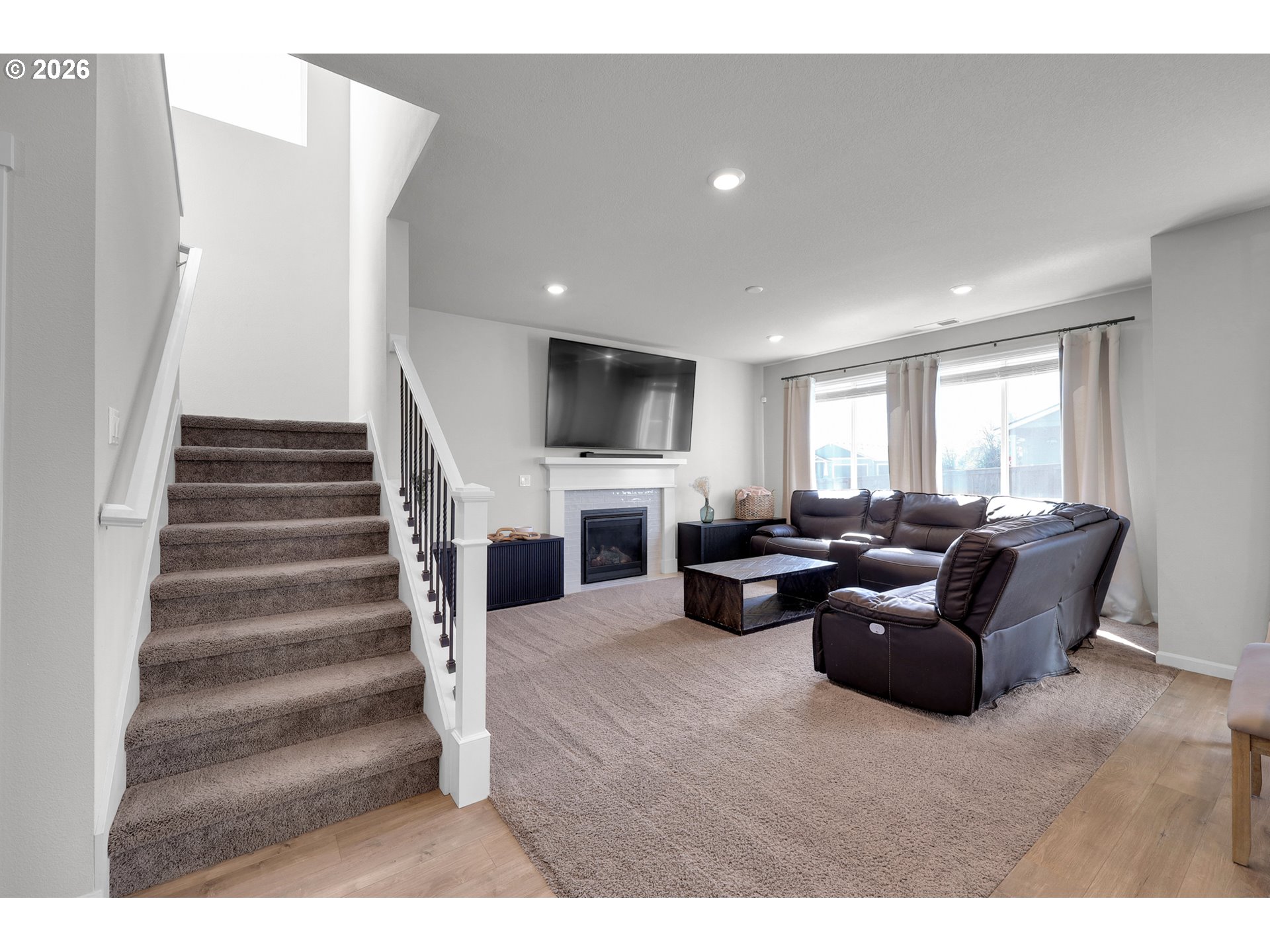 1456 FARMINGTON DR