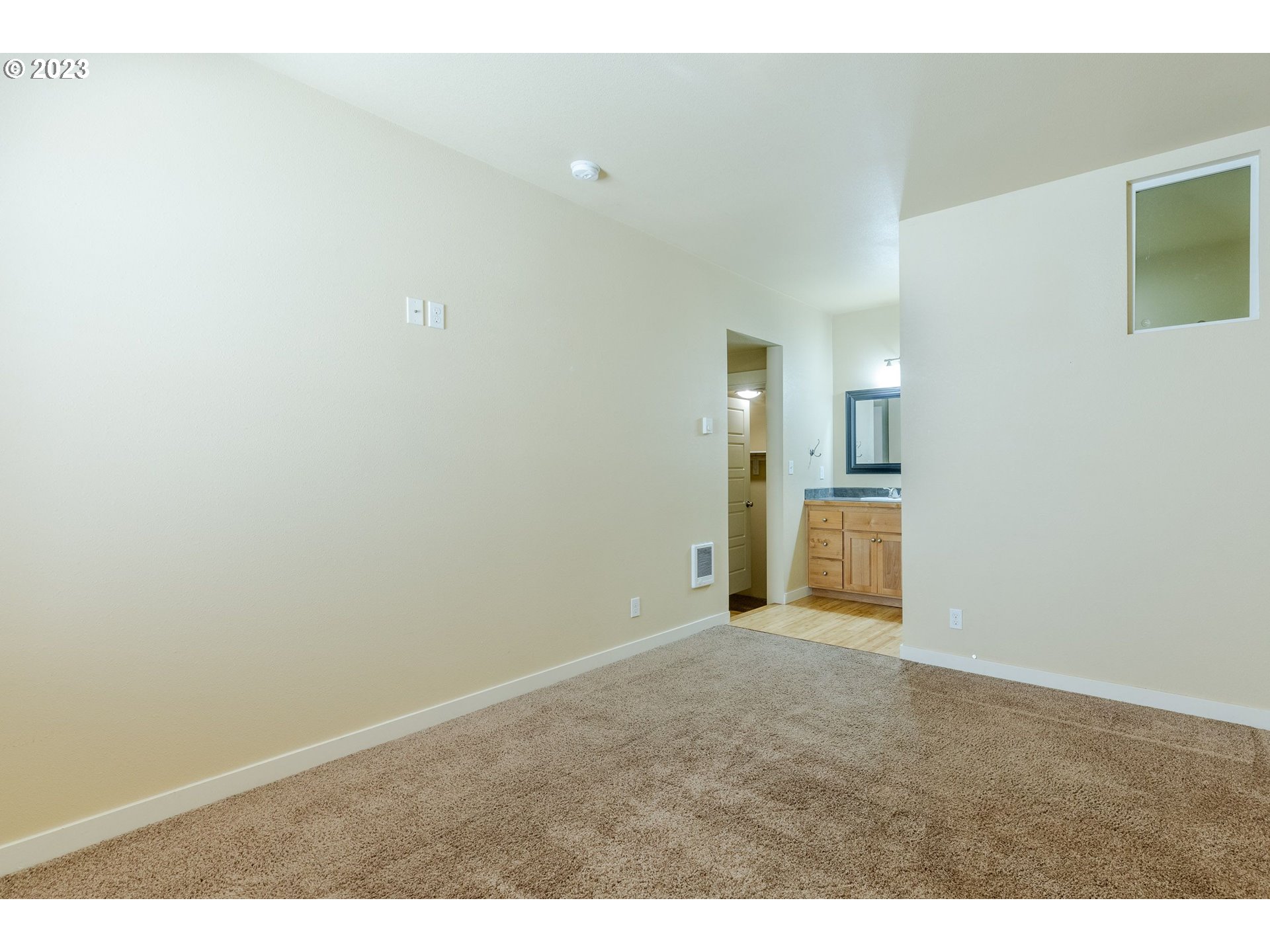 2556 ROYALANN LN