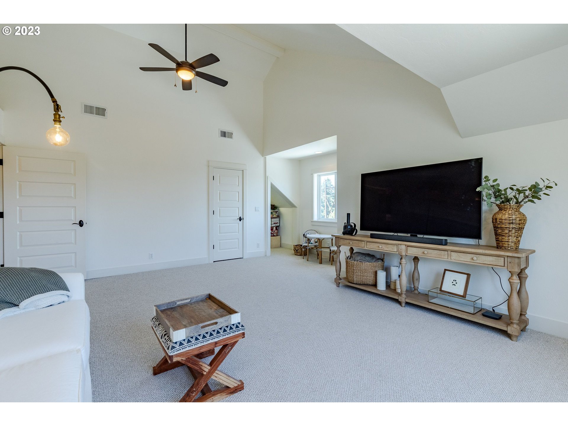 2556 ROYALANN LN