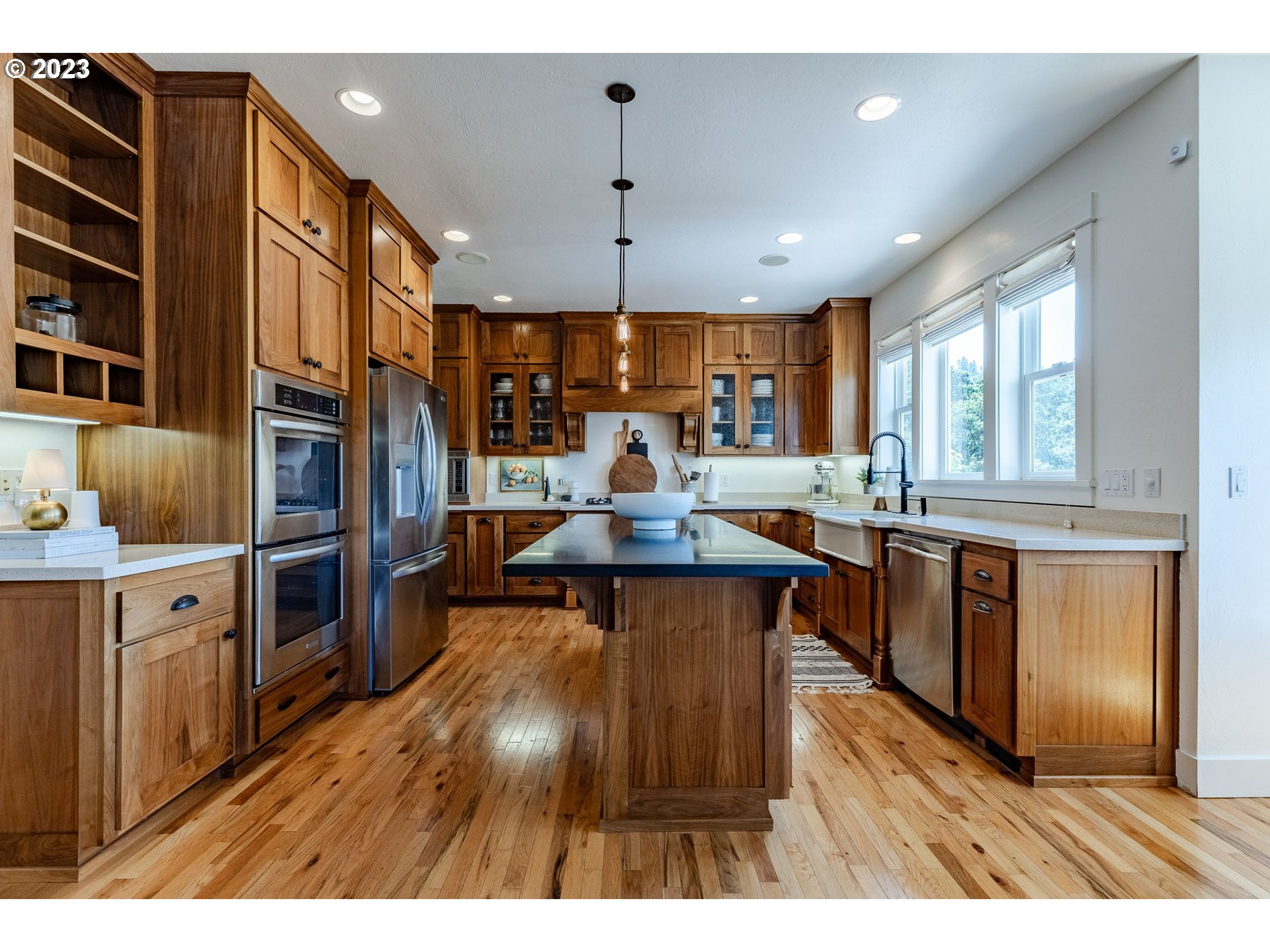 2556 ROYALANN LN