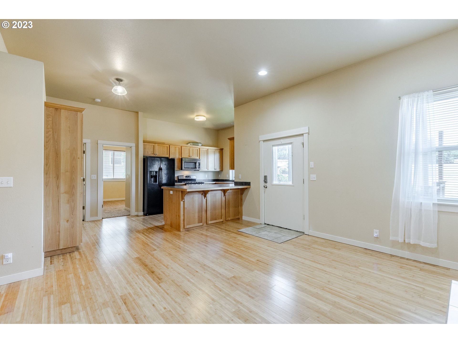 2556 ROYALANN LN