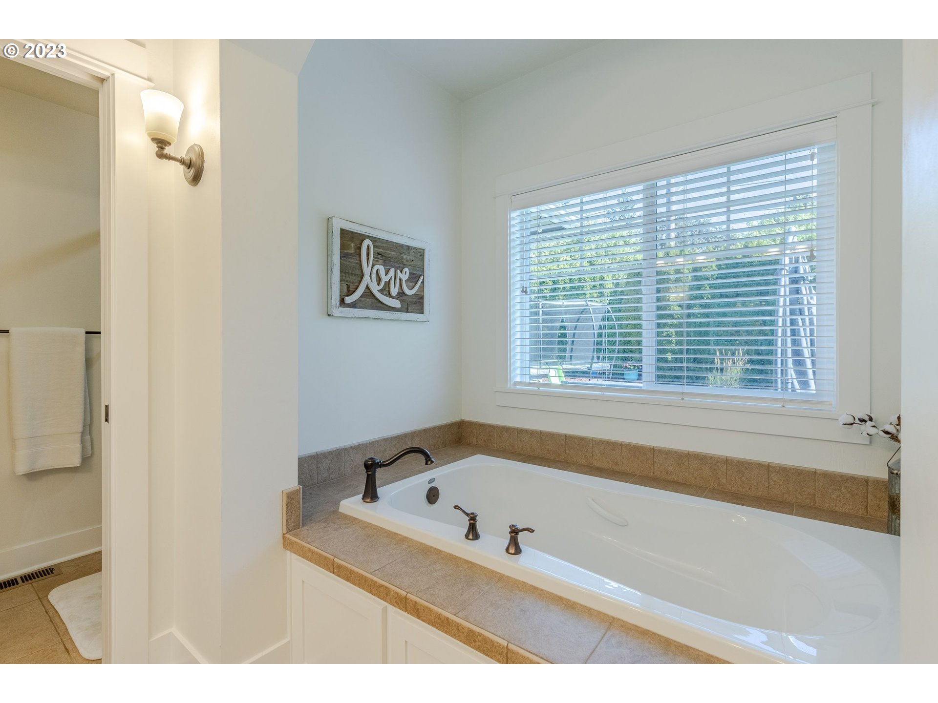 2677 VALLEY FORGE DR