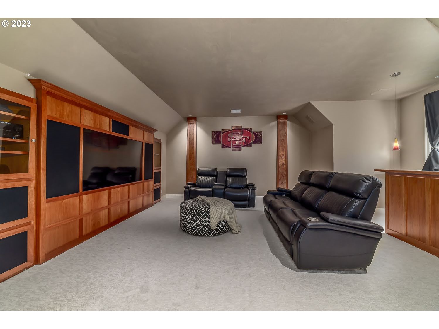 3745 MEADOW VIEW DR