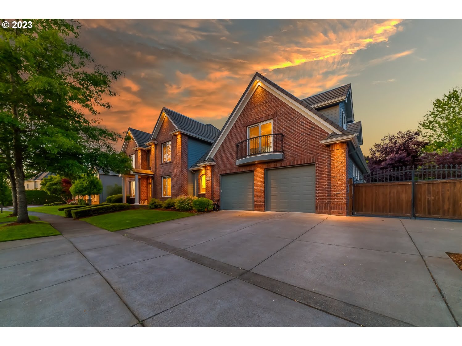 3745 MEADOW VIEW DR