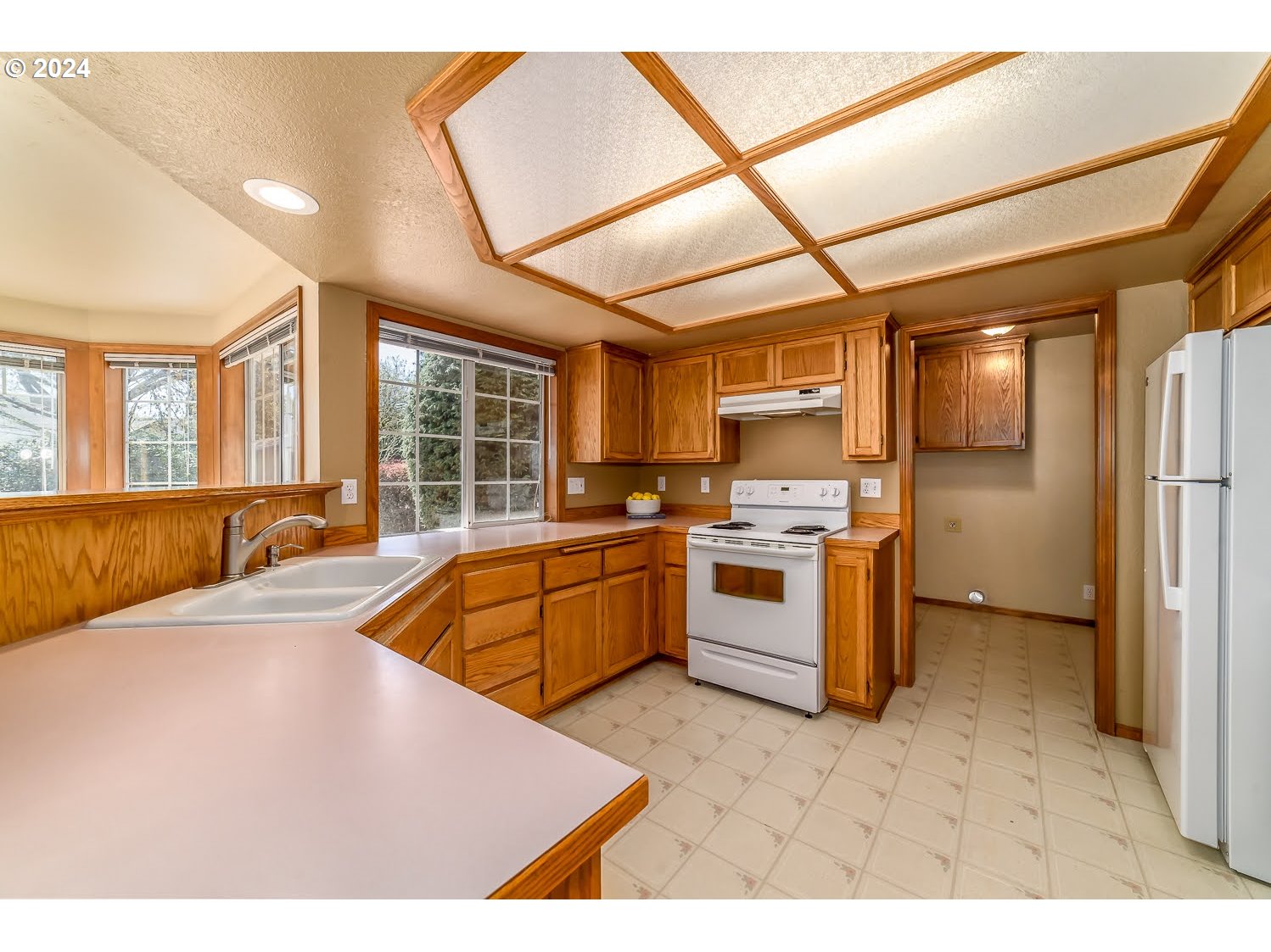 985 CHATEAU MEADOWS DR