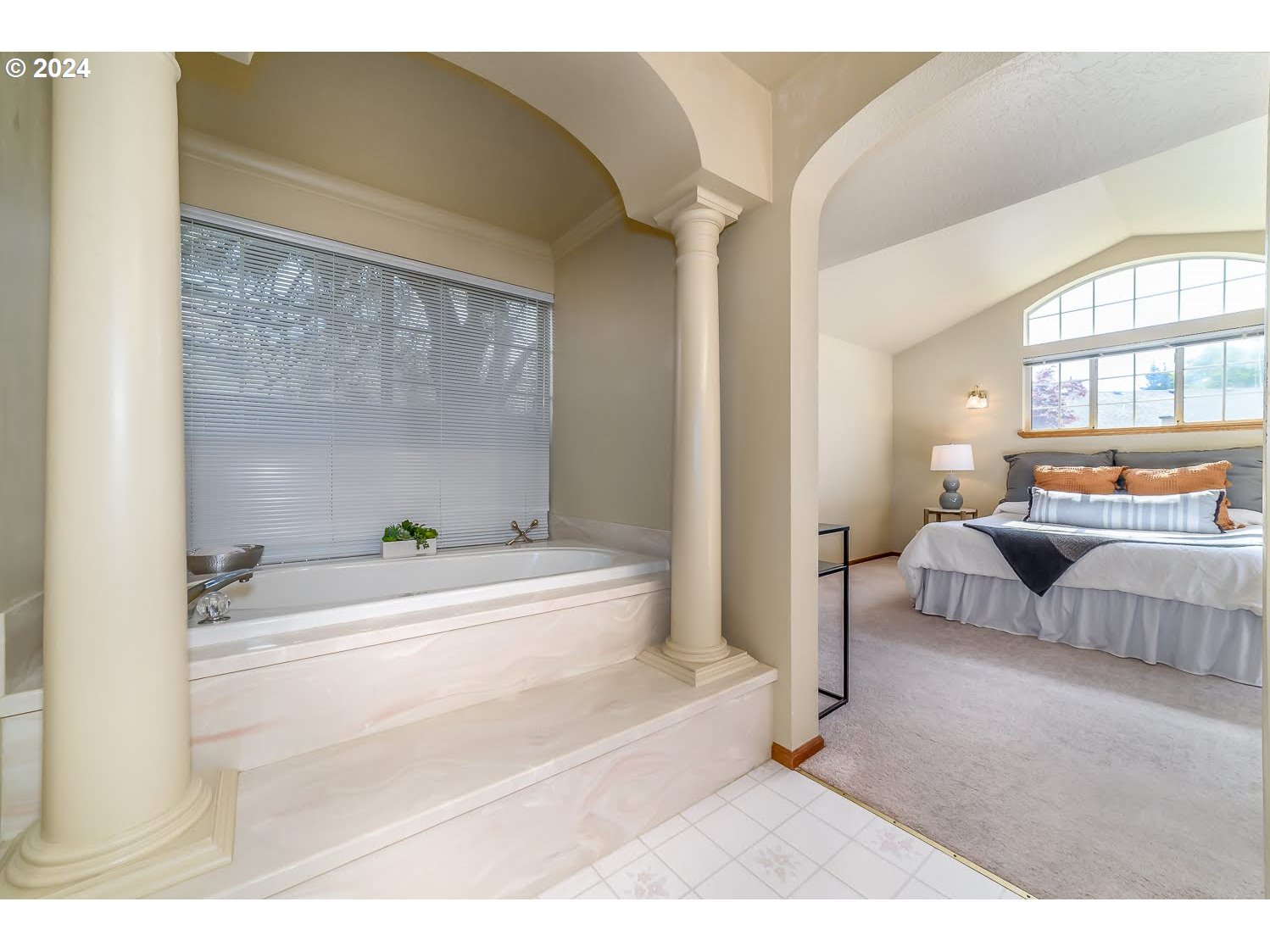 985 CHATEAU MEADOWS DR