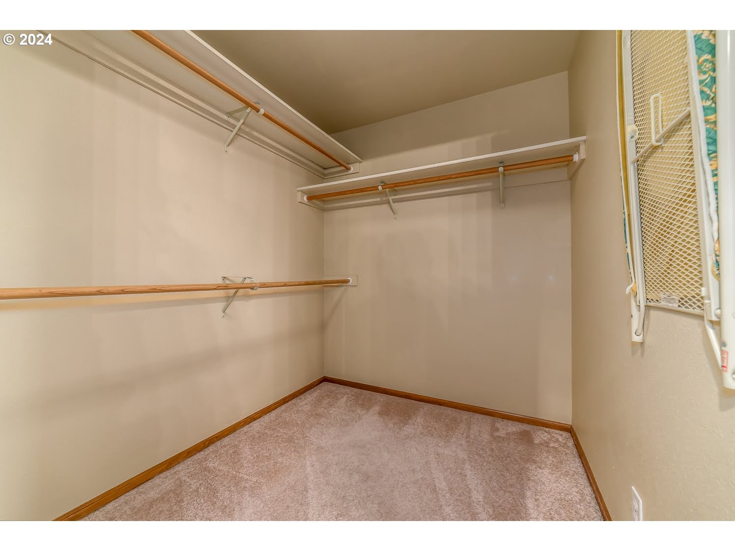 985 CHATEAU MEADOWS DR