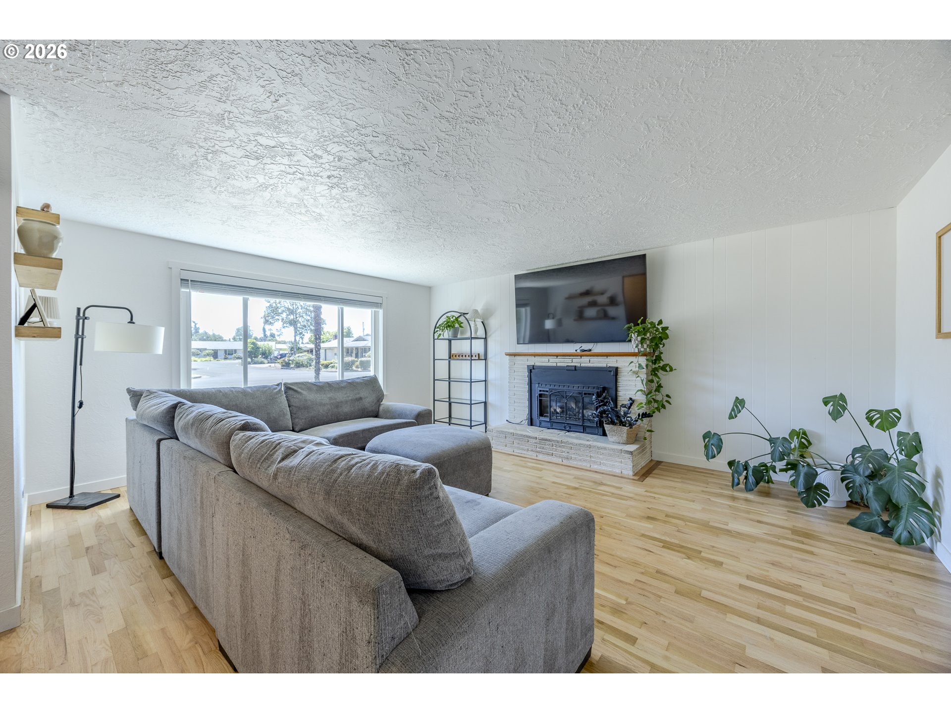 1458 YOLANDA AVE