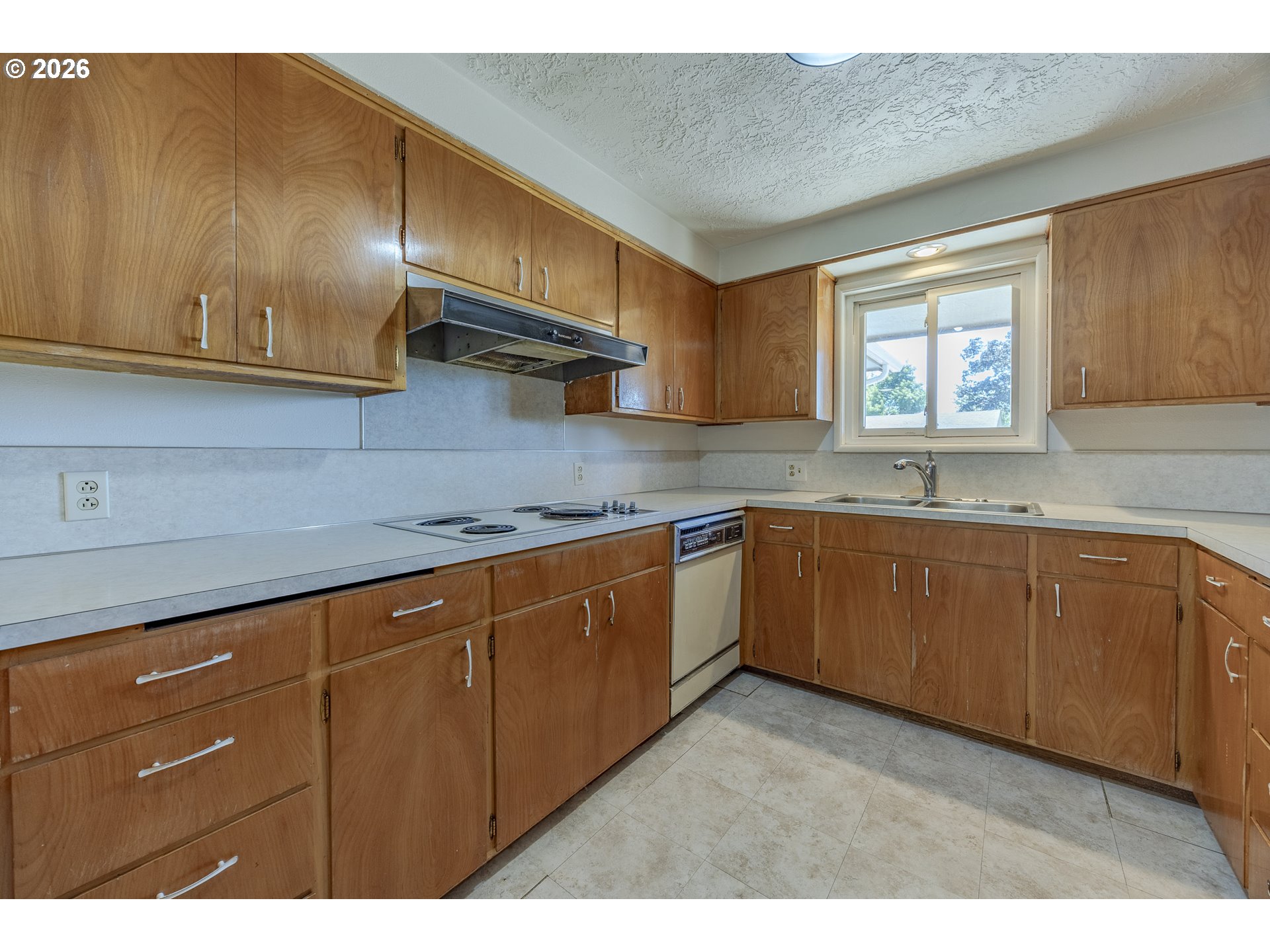 1458 YOLANDA AVE
