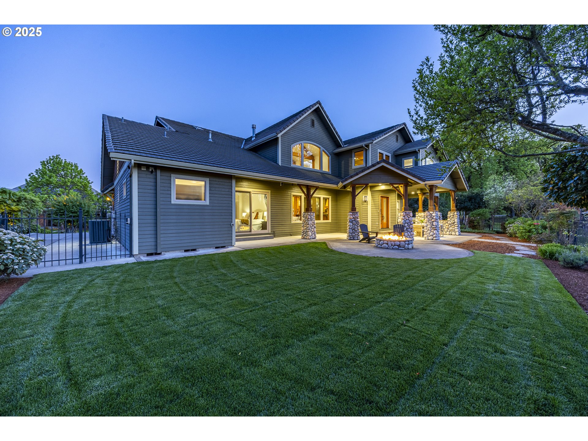 2892 RIVERWALK LOOP