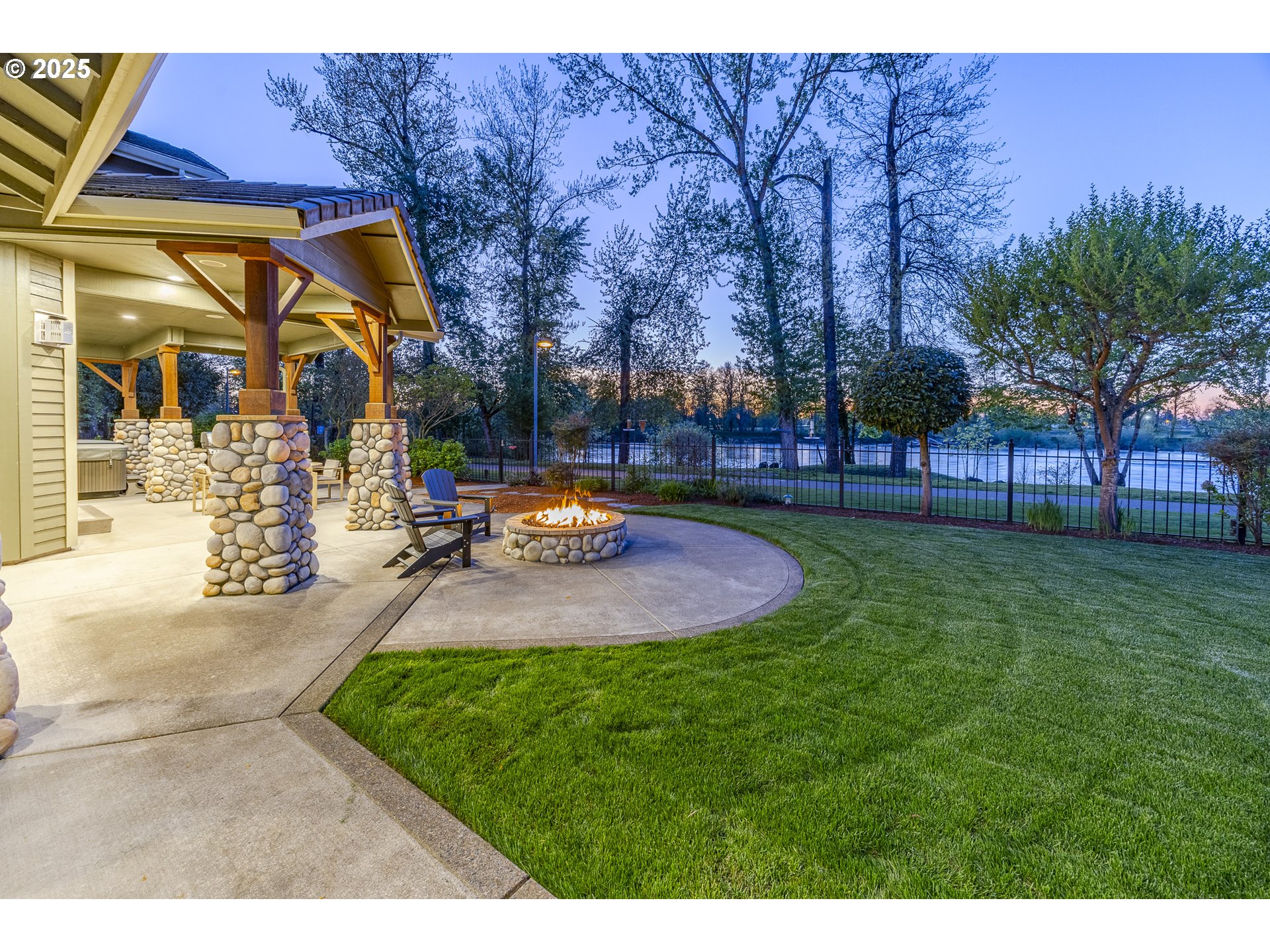 2892 RIVERWALK LOOP