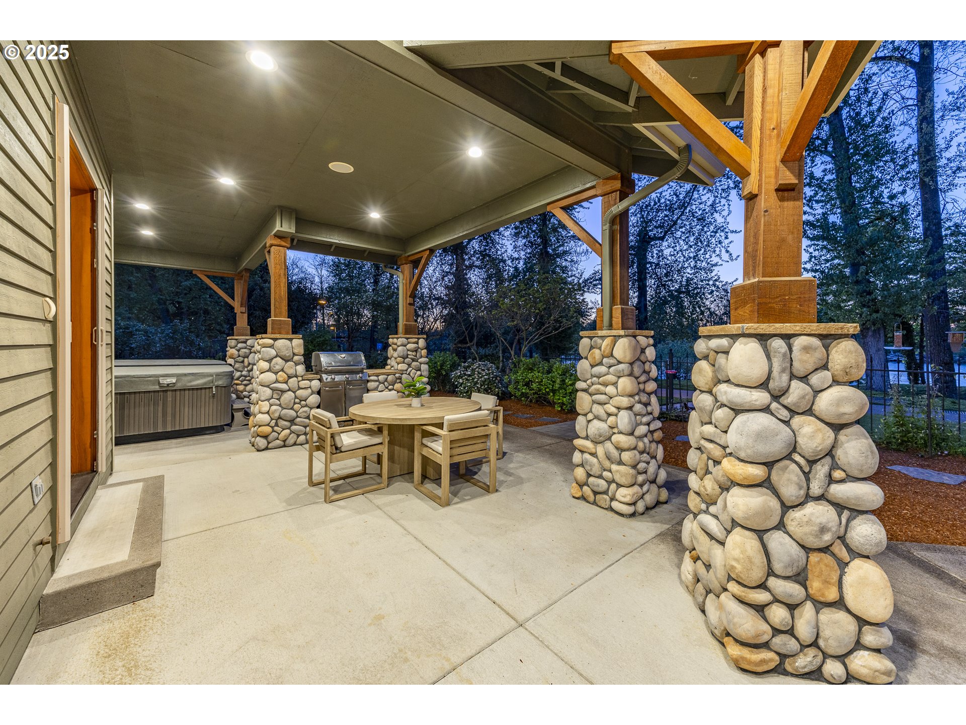 2892 RIVERWALK LOOP