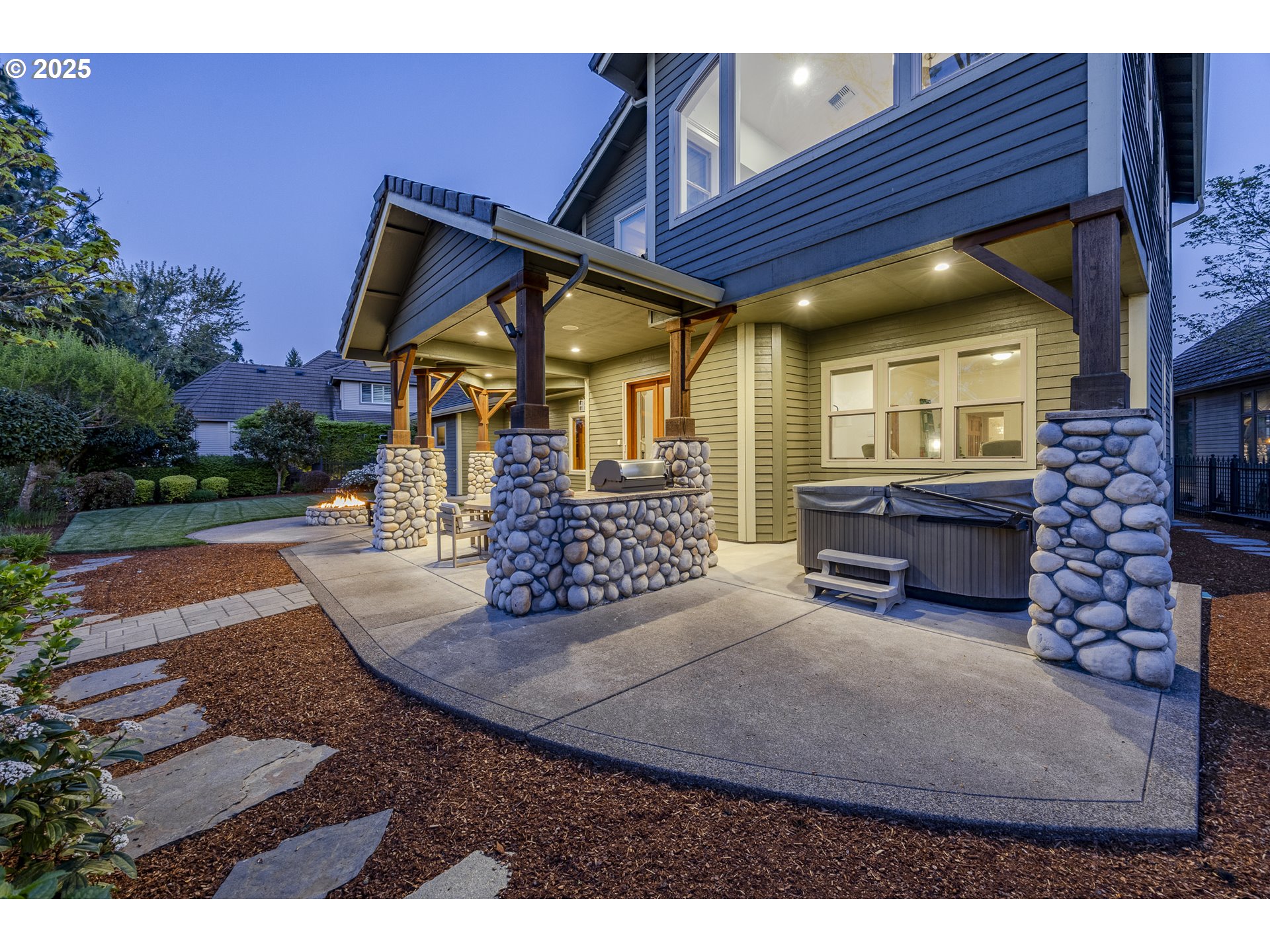 2892 RIVERWALK LOOP