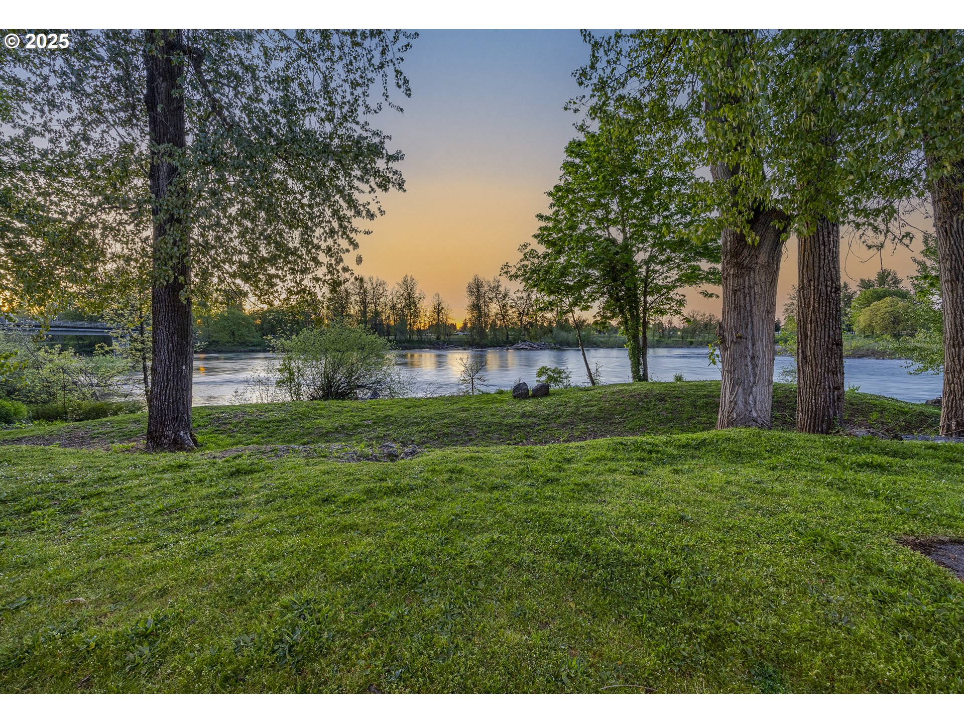 2892 RIVERWALK LOOP