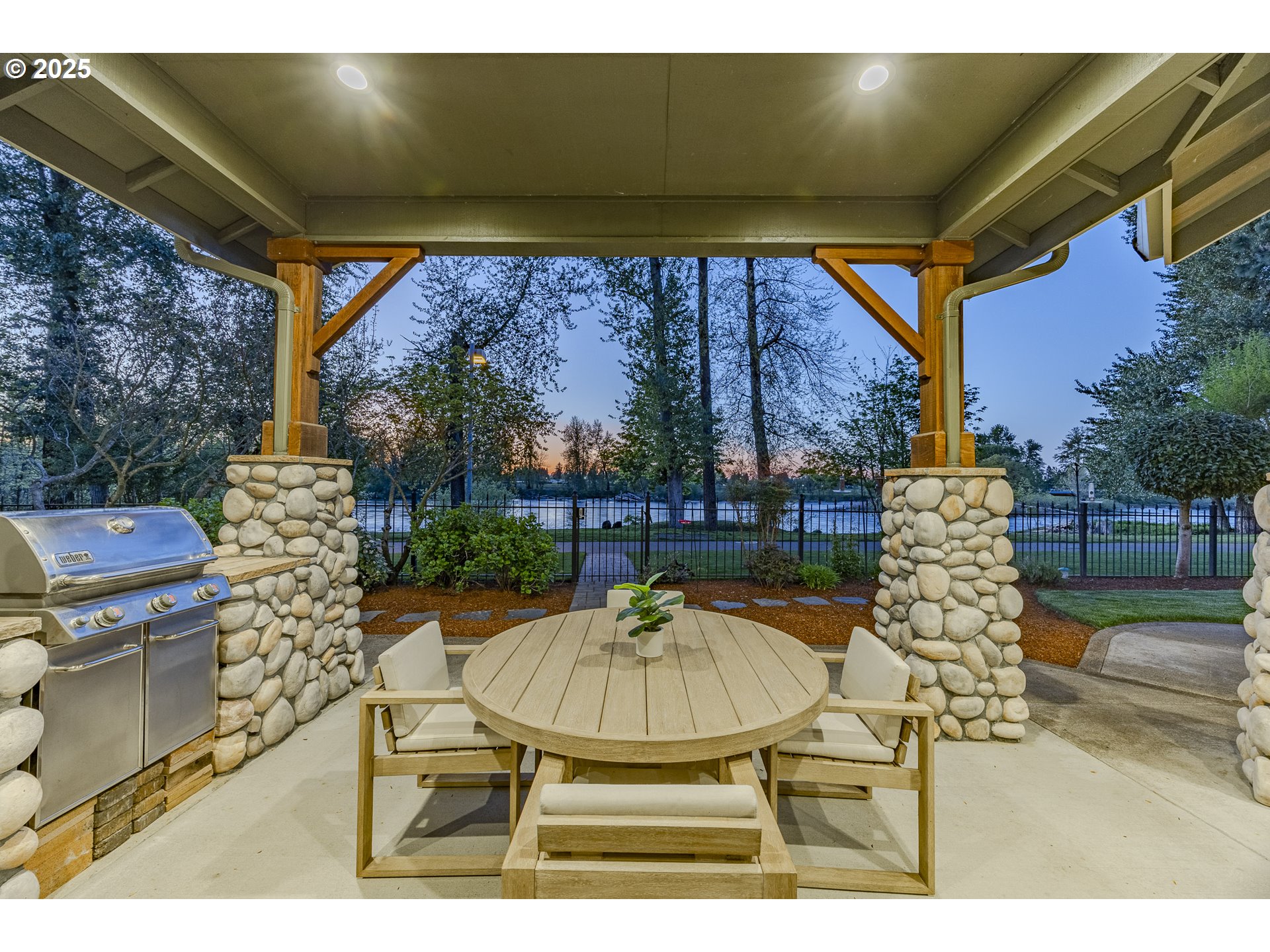 2892 RIVERWALK LOOP