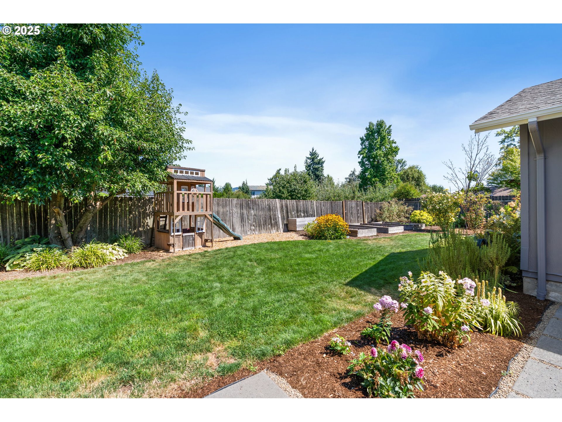 757 ARCADIA DR