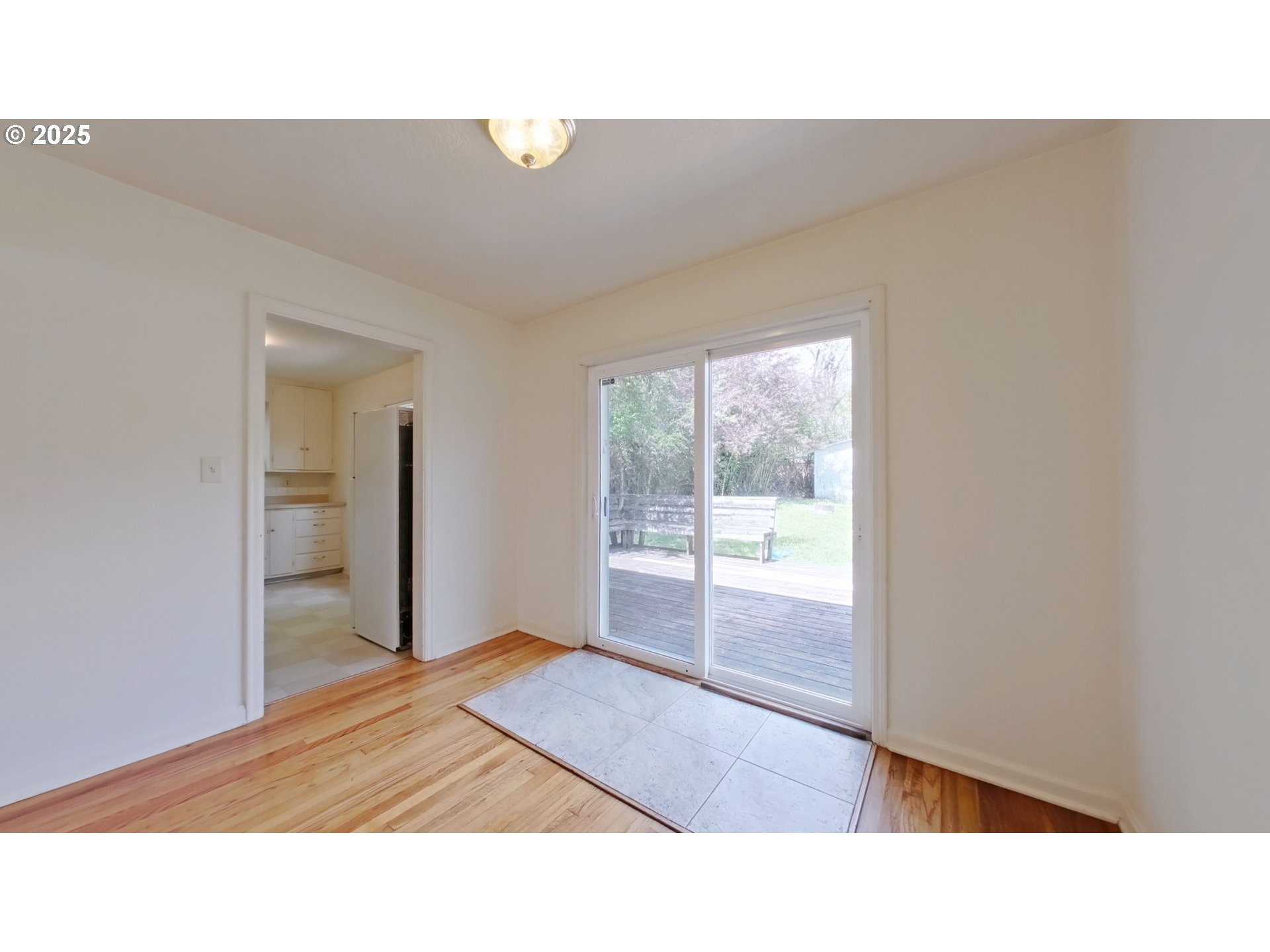 881 E 24TH AVE