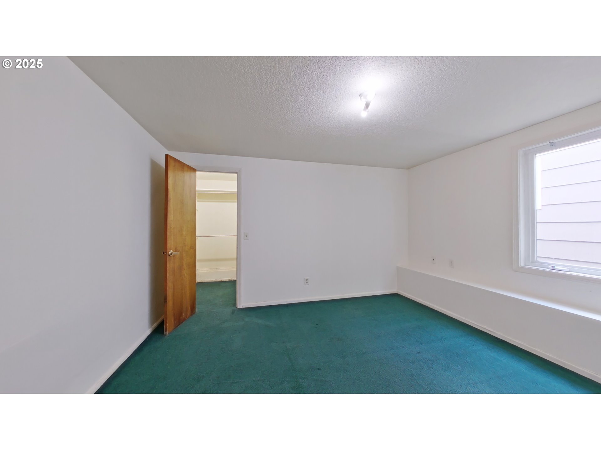 881 E 24TH AVE