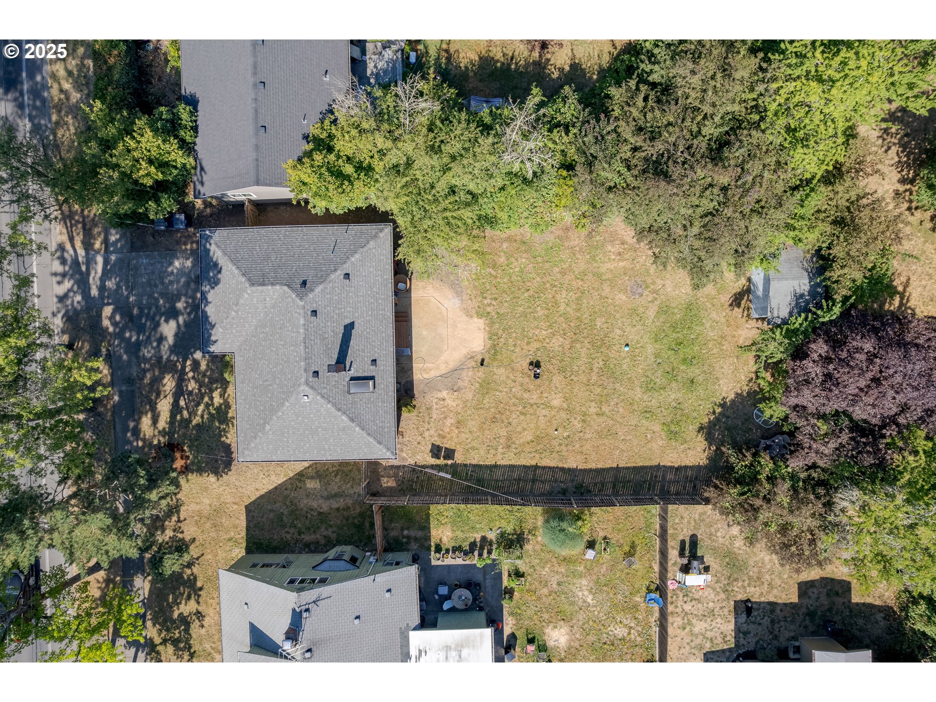 881 E 24TH AVE
