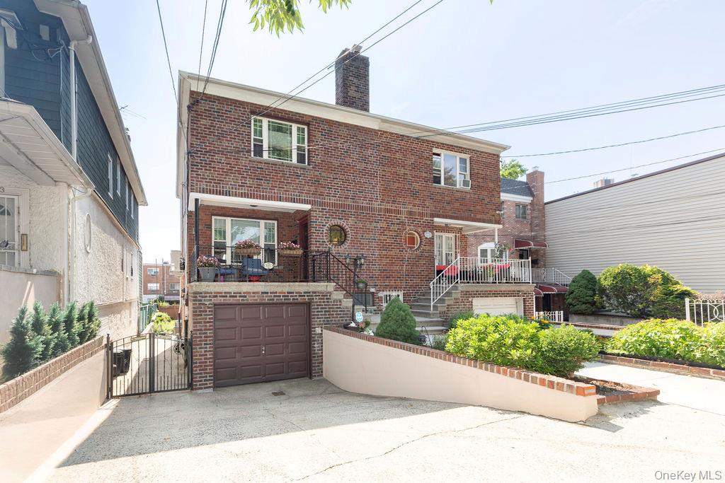 1915 Fowler Avenue
