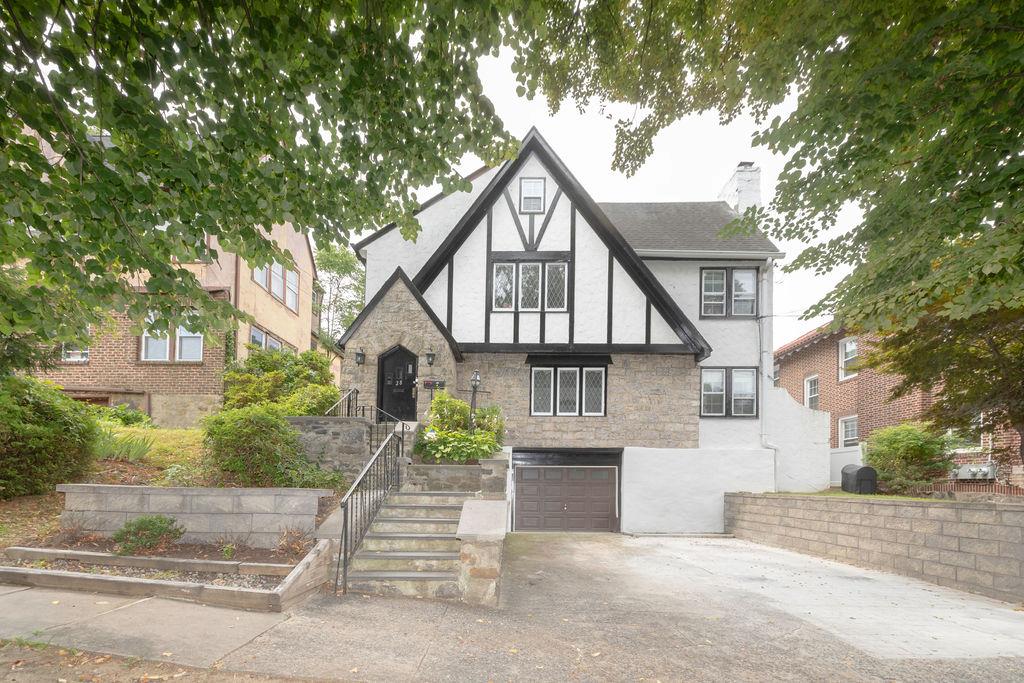 28 W Devonia Avenue