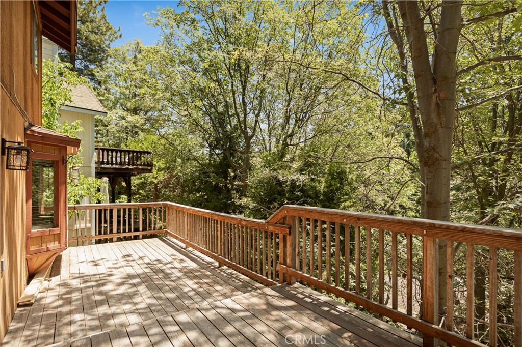 833 East Victoria