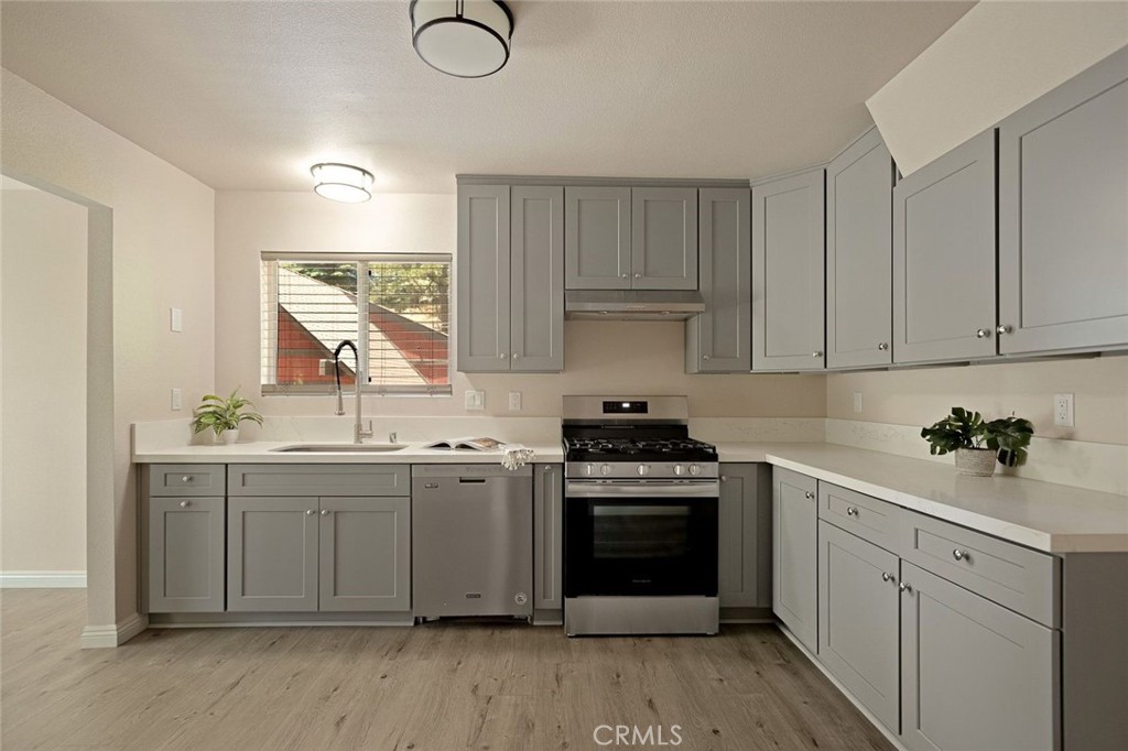 833 East Victoria