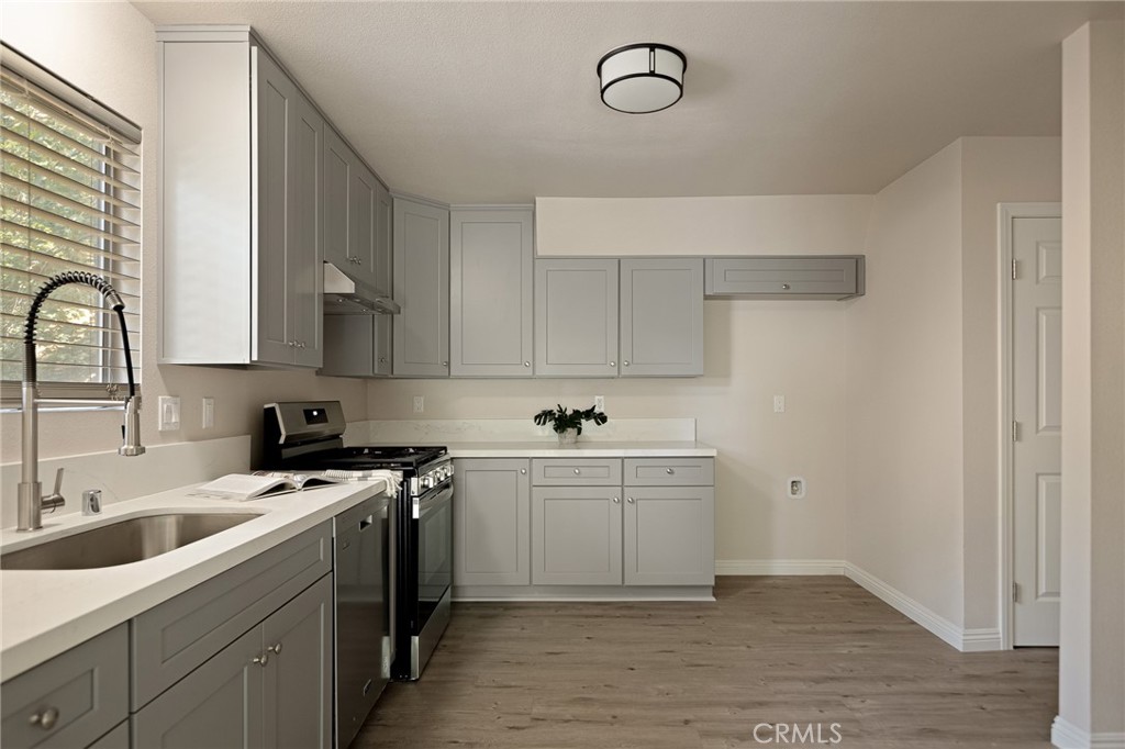 833 East Victoria