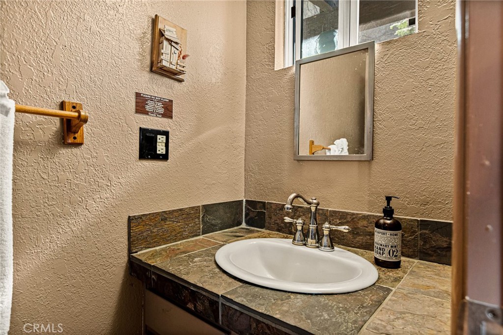 1256 Grass Valley