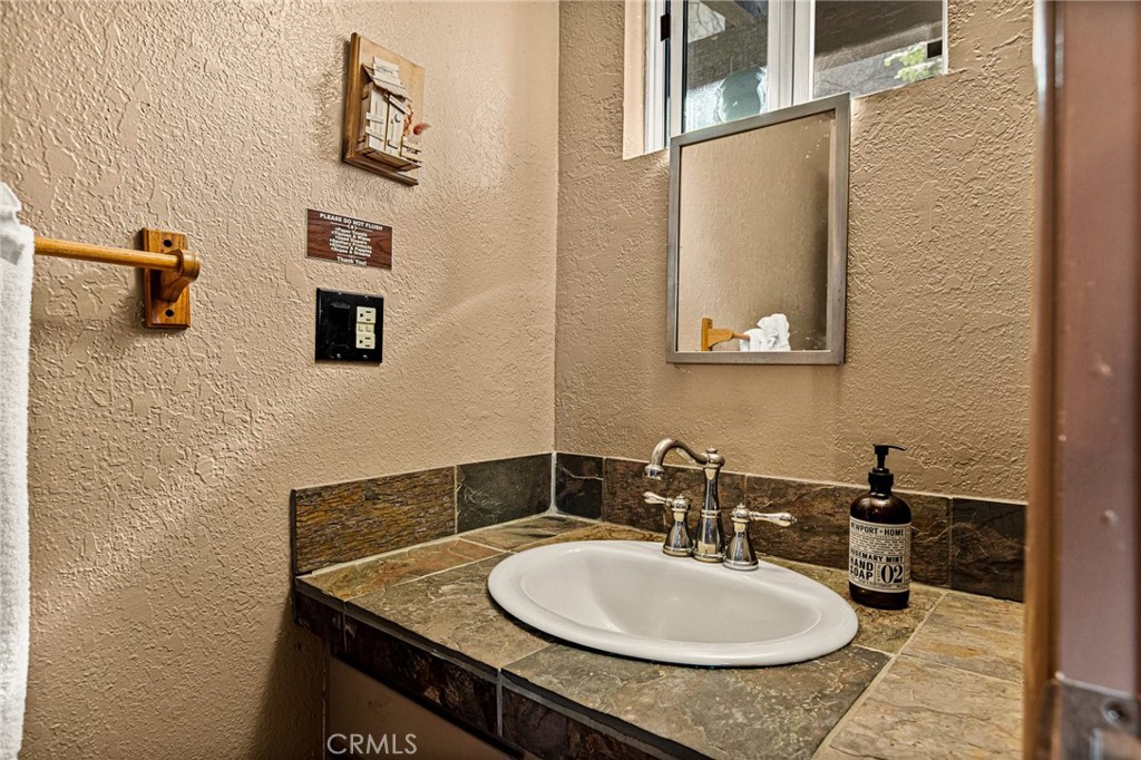 1256 Grass Valley