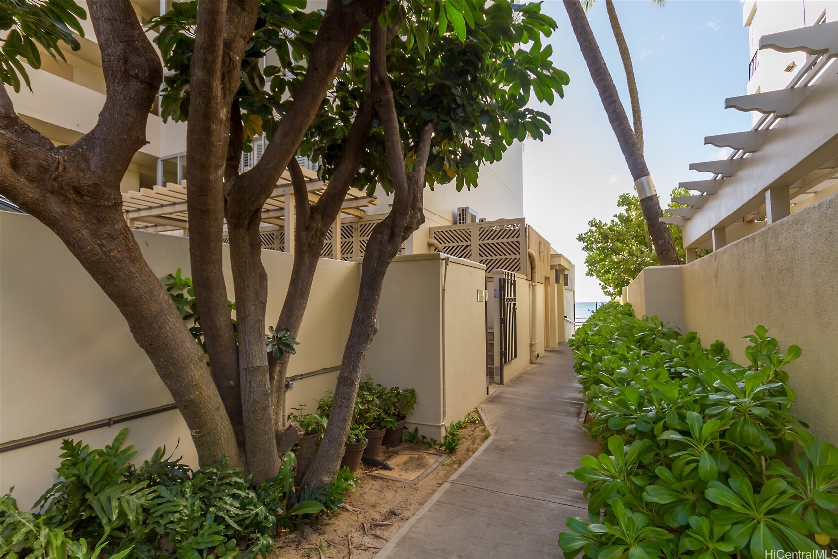 2895 Kalakaua Avenue 209