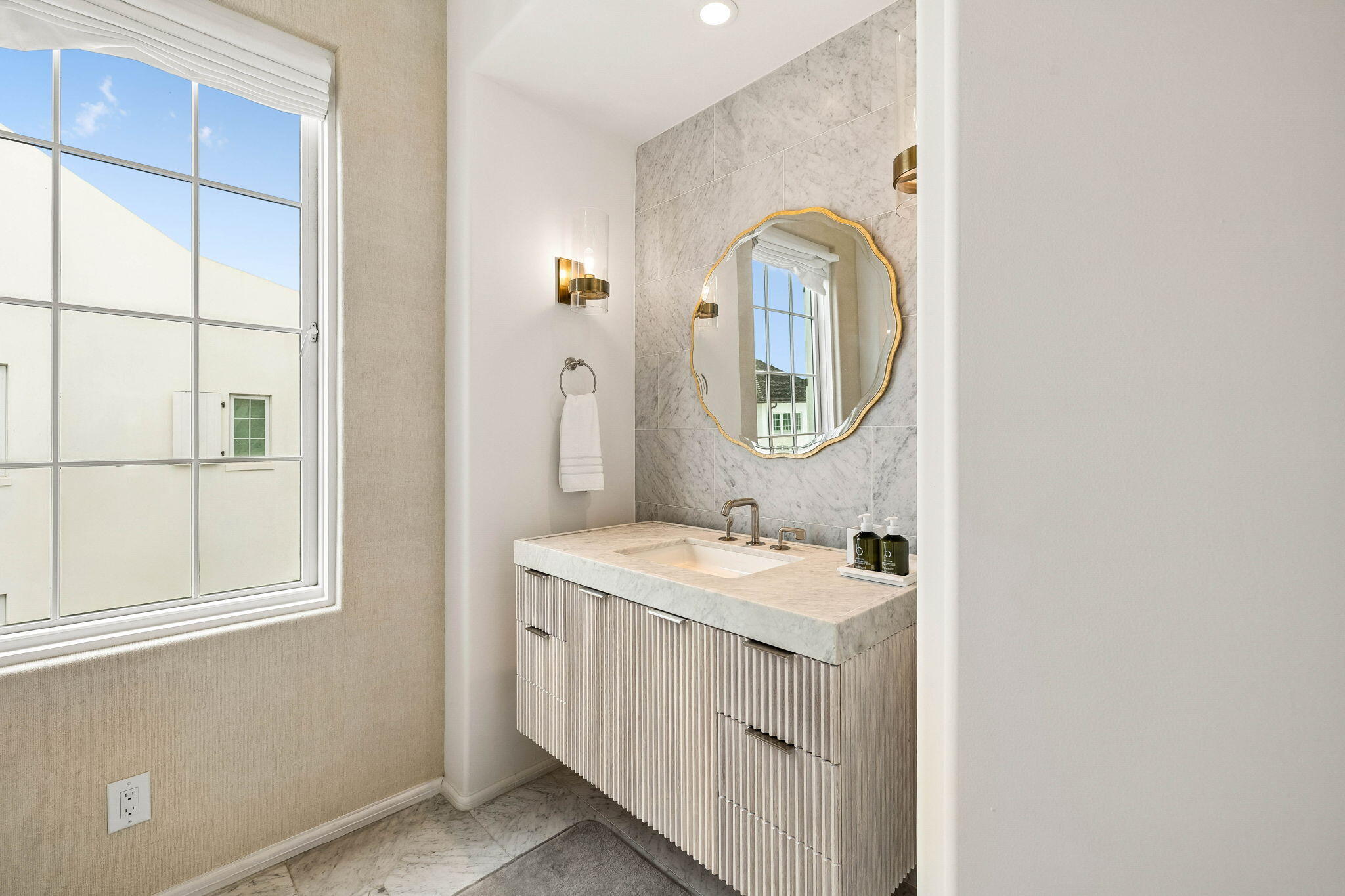 25 Stella Way M10