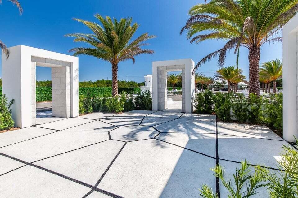 45 W Solaire Way, 103