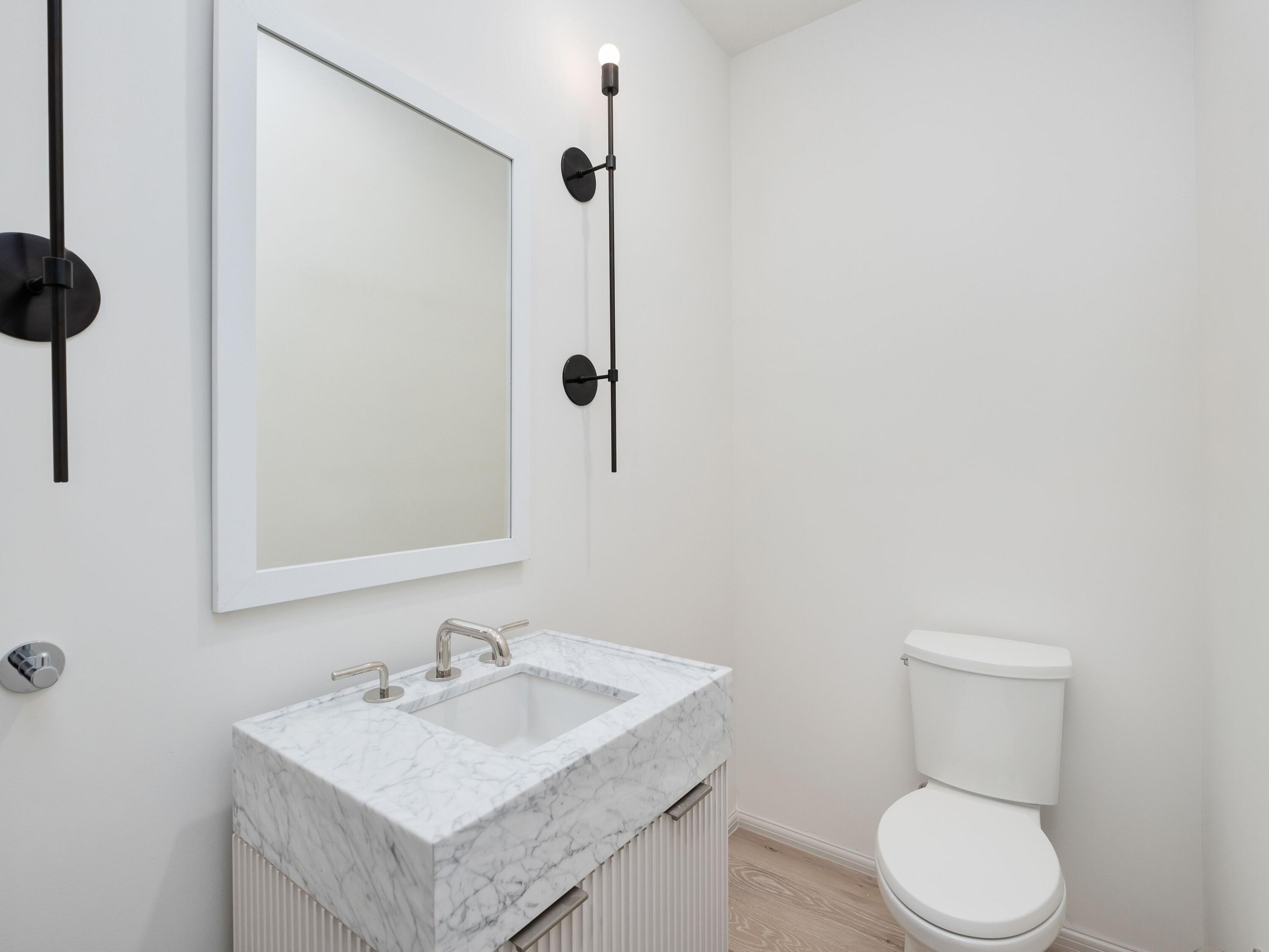 45 W Solaire Way, 304