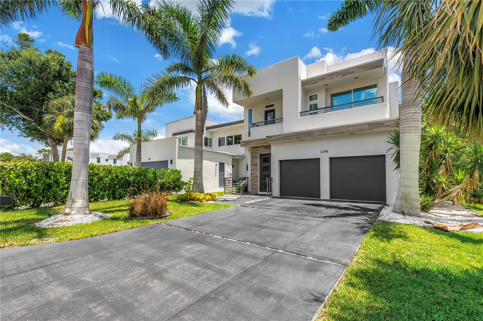 2246 FIESTA DR