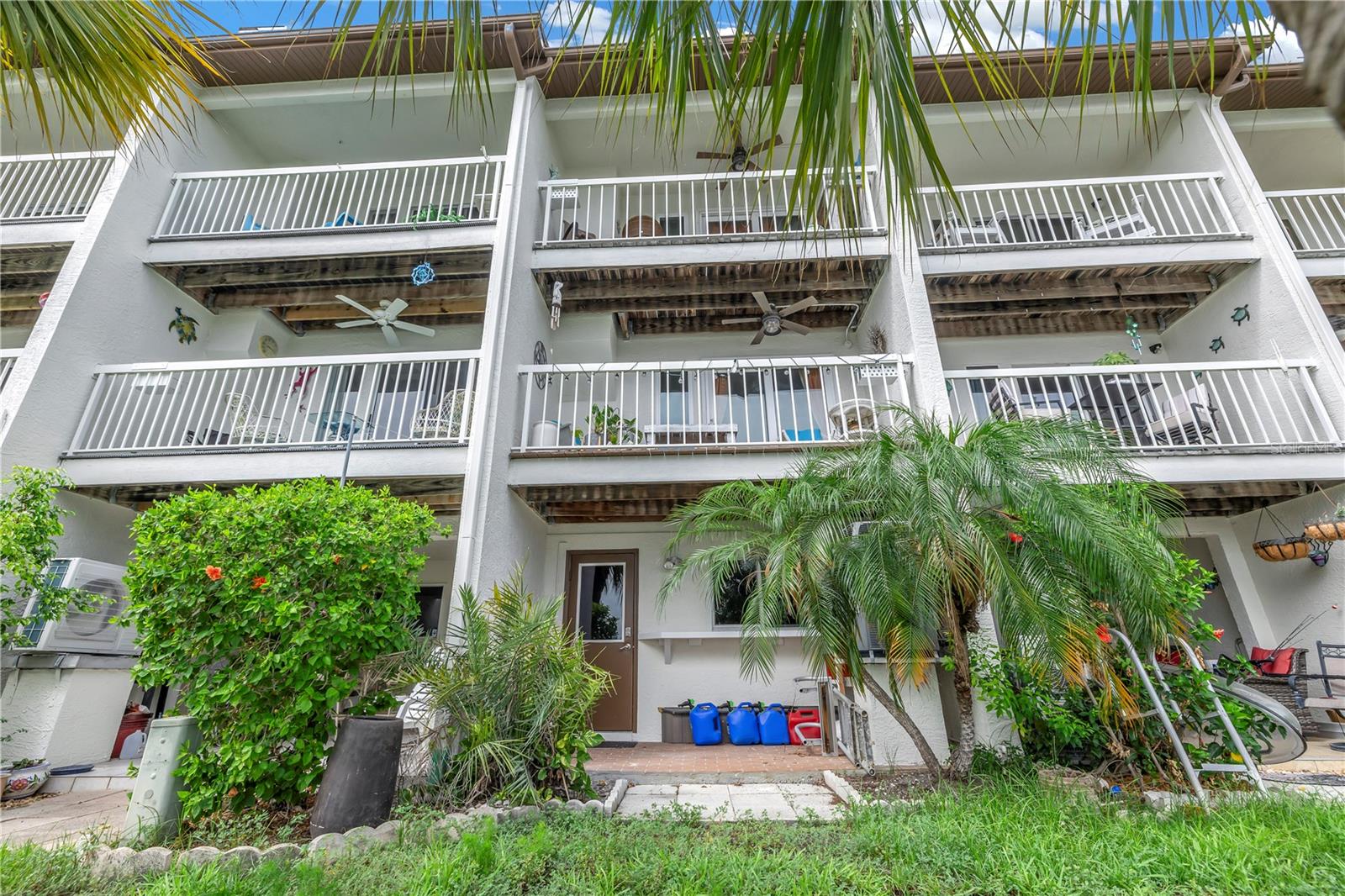117 YACHT CLUB LN