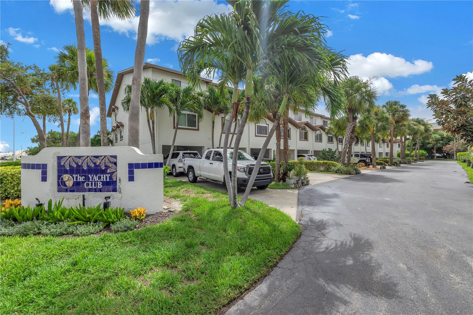 117 YACHT CLUB LN