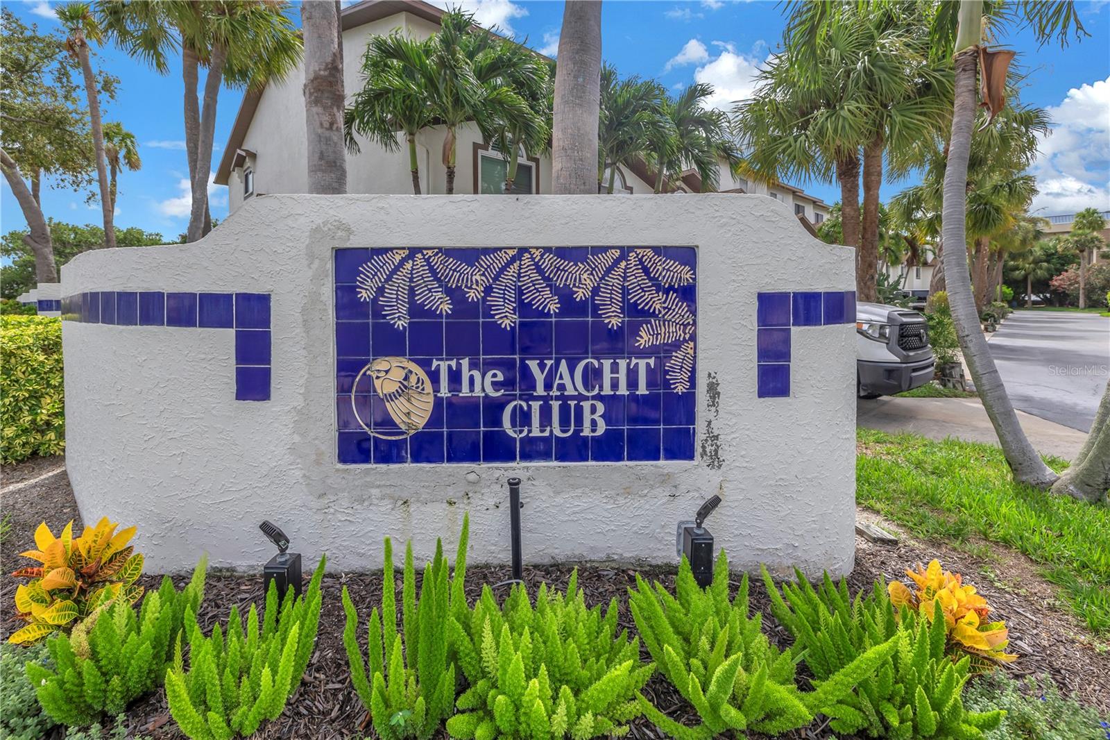 117 YACHT CLUB LN