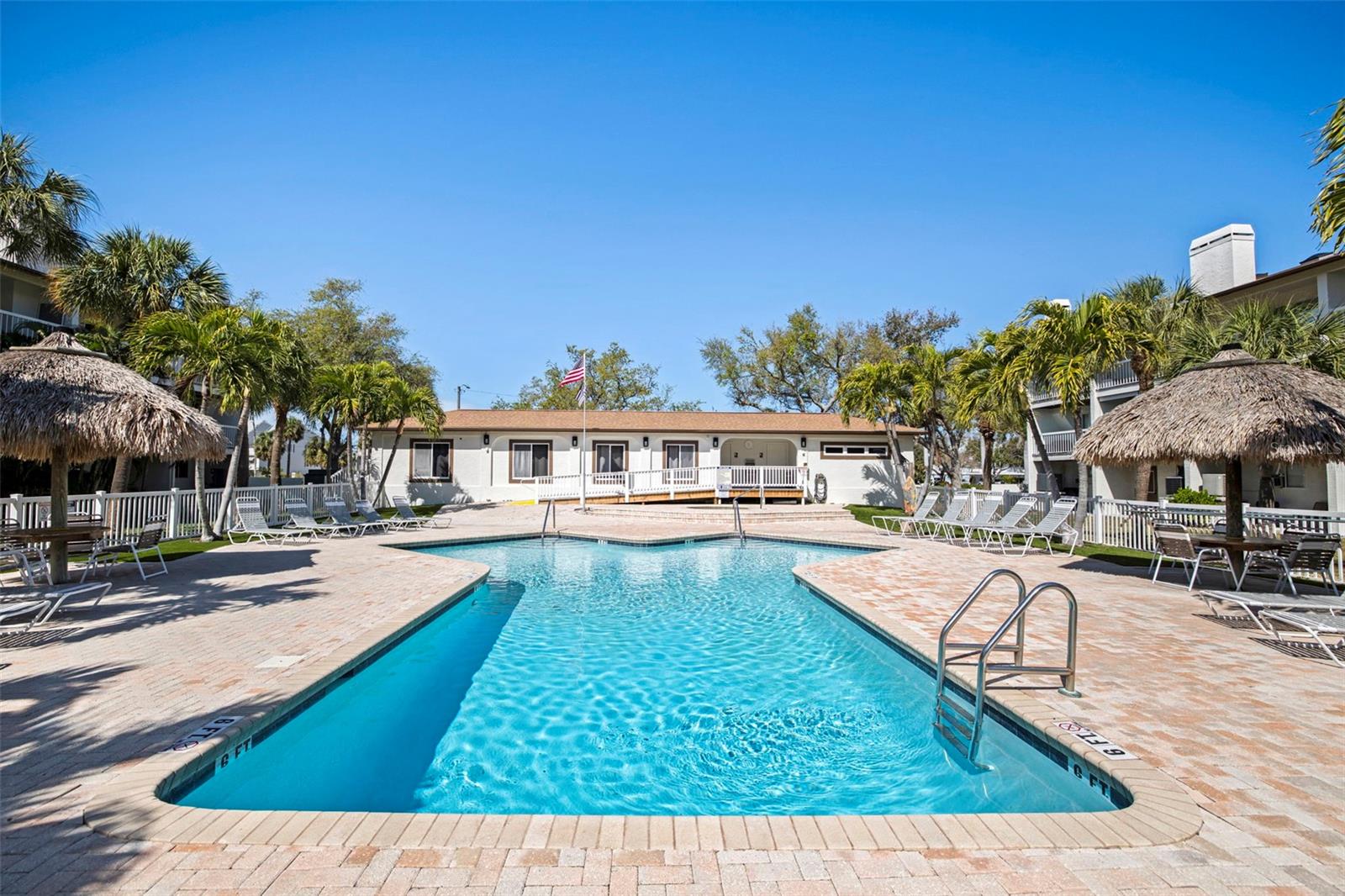 117 YACHT CLUB LN