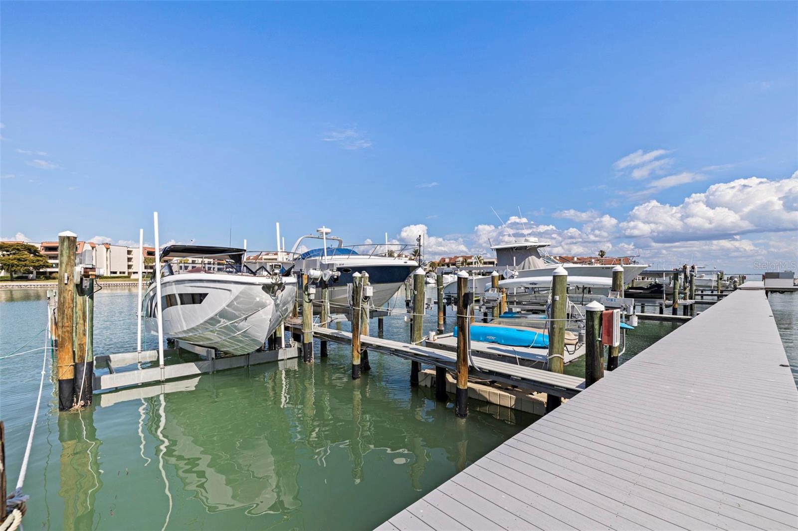 117 YACHT CLUB LN